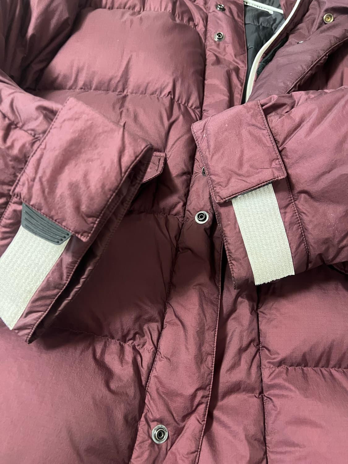 아크네 덕다운패딩 국내 100-105사이즈 상품이미지6