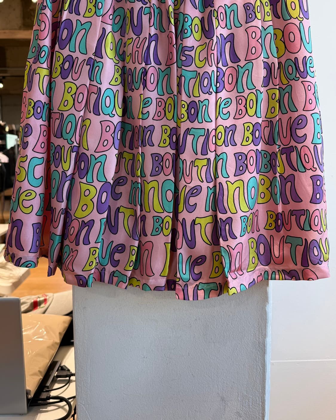 모스키노 부티크 핑크 로고 패턴 실크 핀턱 스커트 상품이미지7