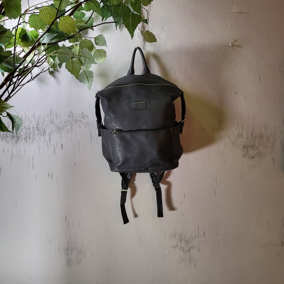 스텐다드 서밋 페이크 레더 백팩 상품이미지1