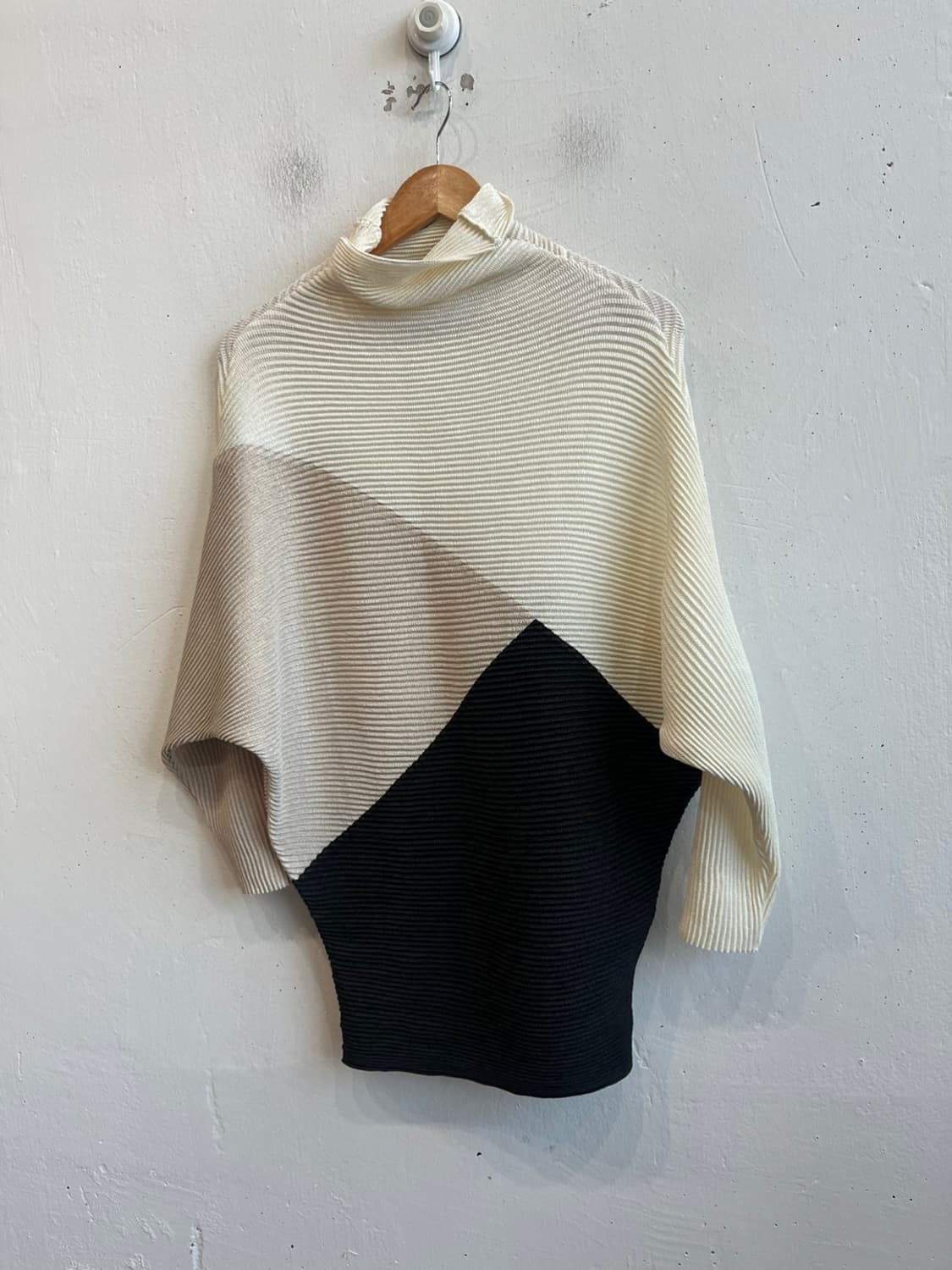 SPECCHIO 스피치오 플리츠 탑 상품이미지1