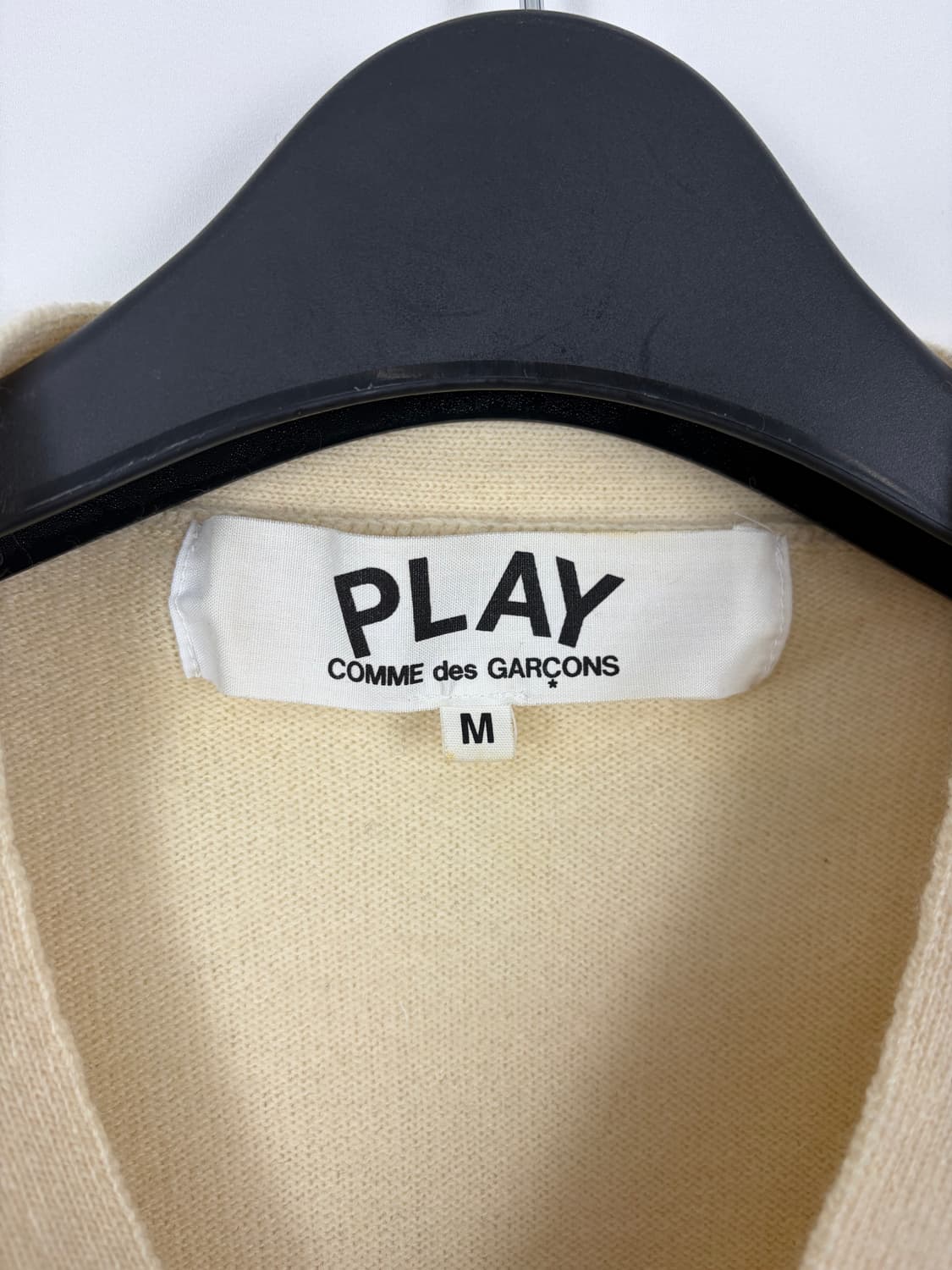 a47) 꼼데가르송 플레이 화이트하트 와펜 가디건 상품이미지4