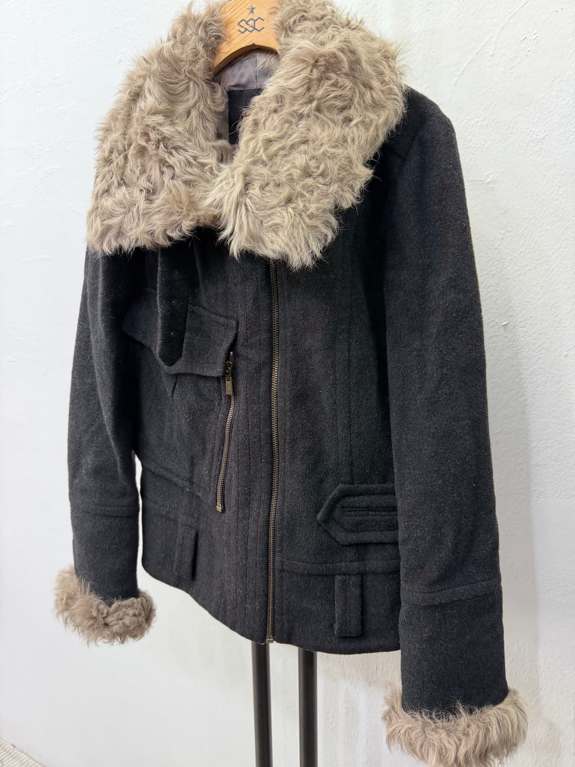 정품) maje 마쥬 블랙 퍼 카라 숏코트 36 상품이미지3