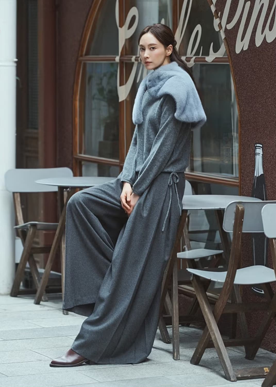 25FW 지스튜디오 화이트캐시미어 스팽글 루즈핏 셔링 니트 지춘희 상품이미지1