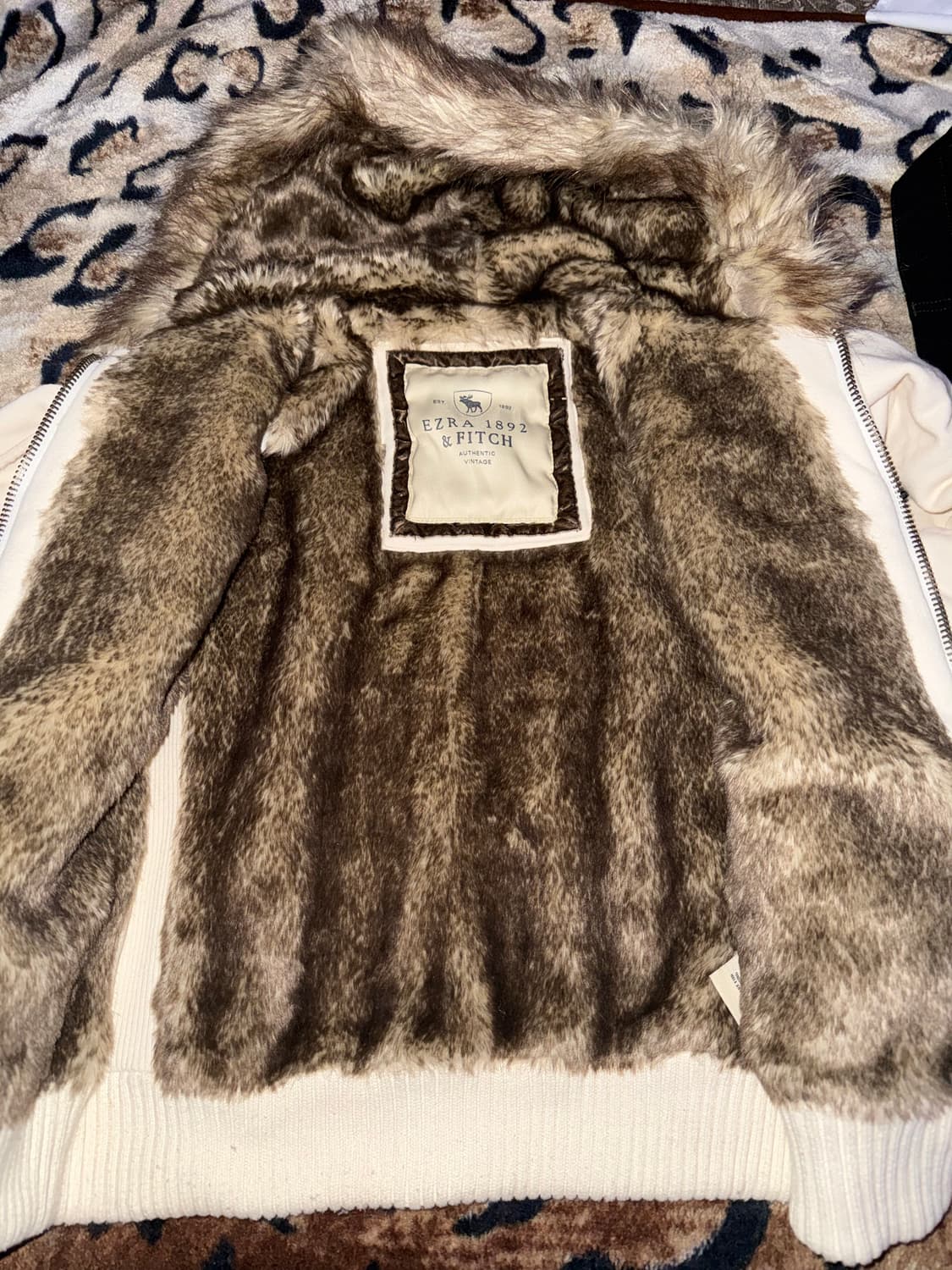 아베크롬비 아이보리 울프죠 후드집업 개대장 상품이미지2