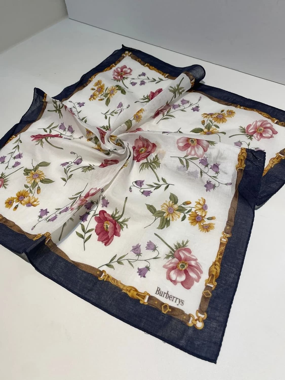 버버리 00s 시그니처 재팬 플라워 쁘띠 반다나 손수건 A1217 상품이미지2