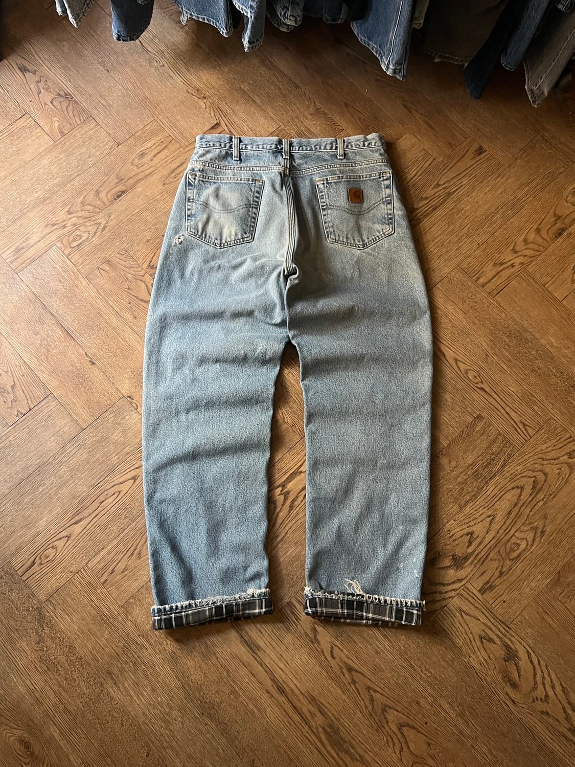 [34]칼하트 USA 체크 라이닝 디스트로이드 워크 데님 팬츠 상품이미지2