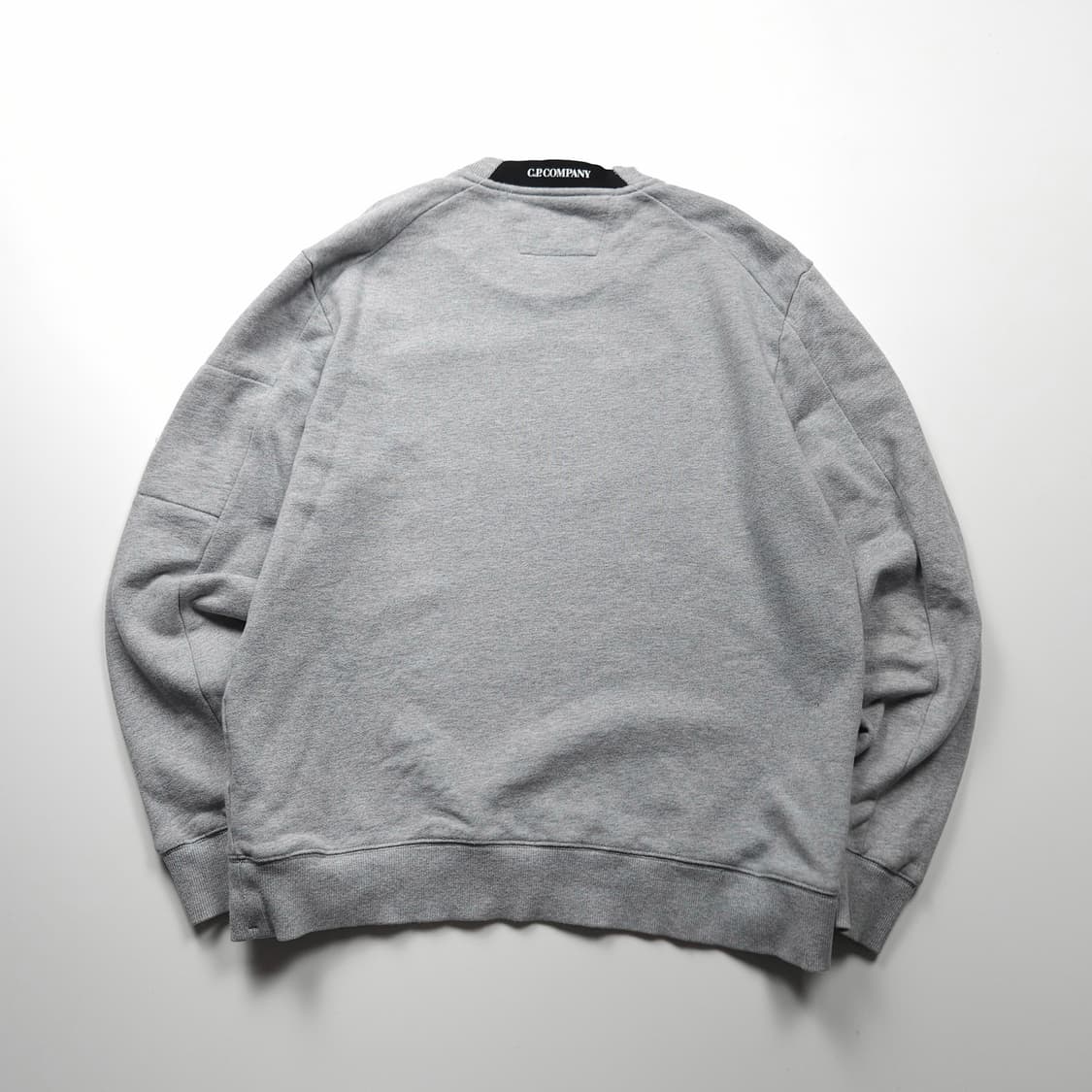 CP컴퍼니 렌즈 와펜 그레이 맨투맨 (XL) 상품이미지2