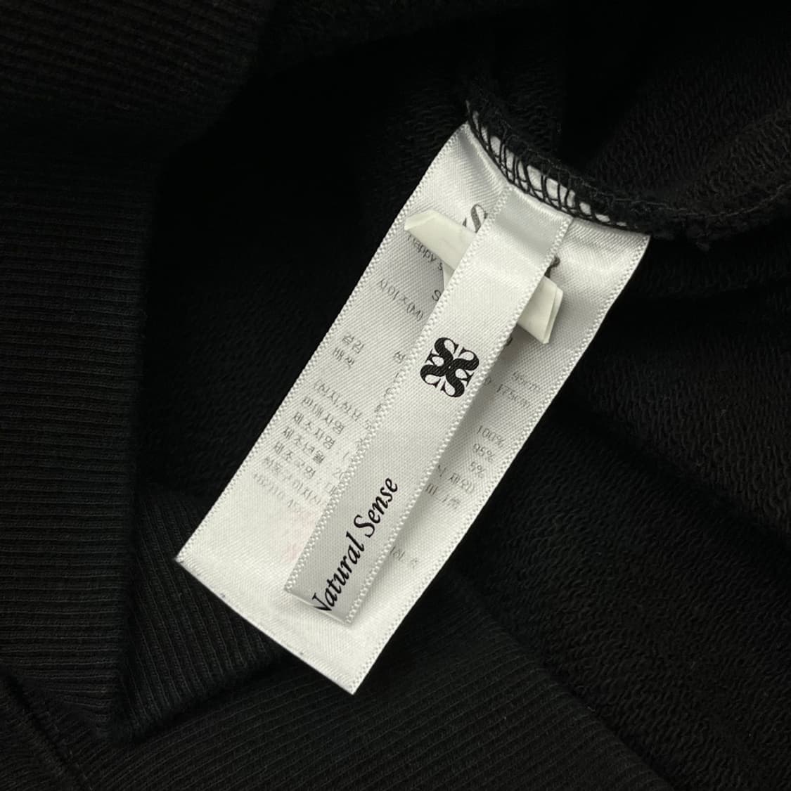 새터 패치로고 블랙 맨투맨 상품이미지5