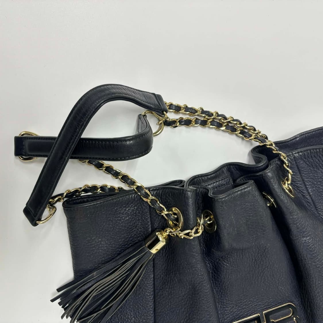 발렌시아가 BB로고 가죽 버킷 퀄팅 쇼퍼백 숄더 토트백 상품이미지3