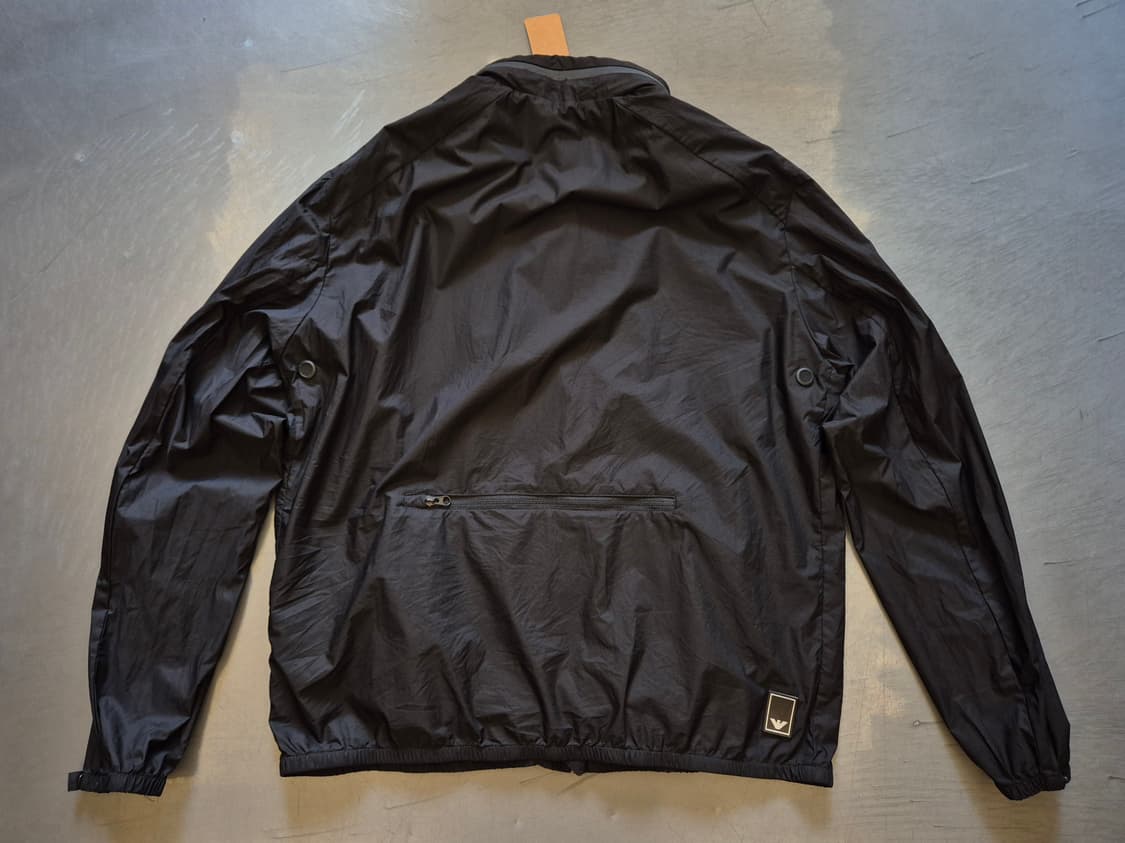 엠포리오아르마니 패커블 윈드브레이커 상품이미지4