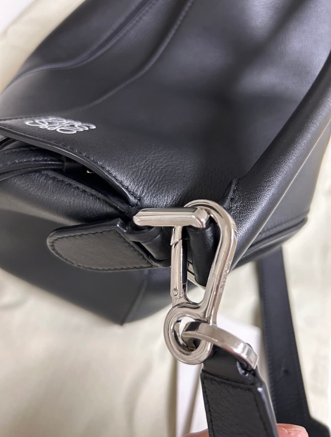 로에베 퍼즐백 미듐 블랙 상품이미지3