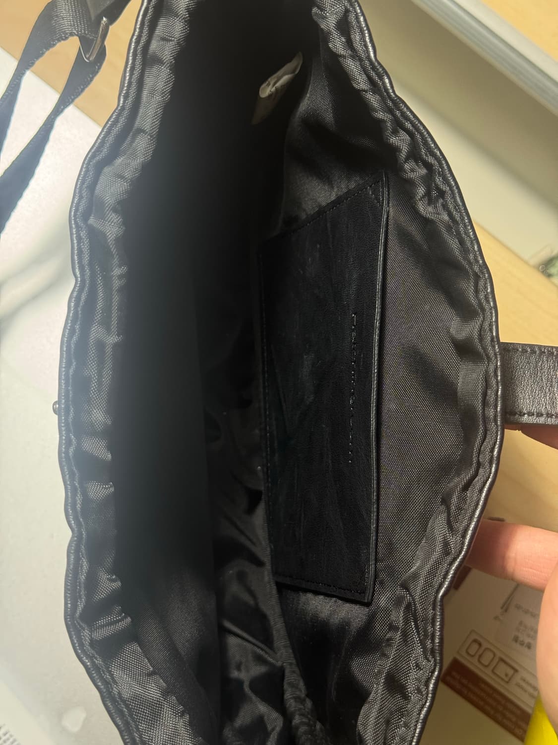 해칭룸 웨이비 레더백 상품이미지5