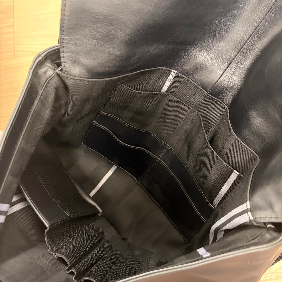 휴고 보스 남성 가죽 크로스백 숄더백 (가방) 상품이미지3