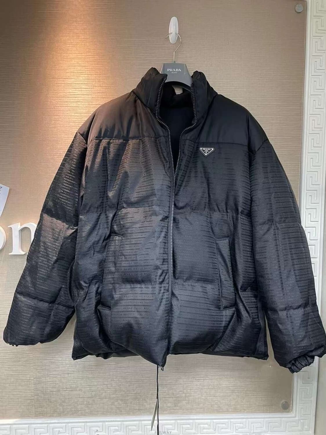 프라다 23FW 리버서블 패딩 다운 자켓 상품이미지4