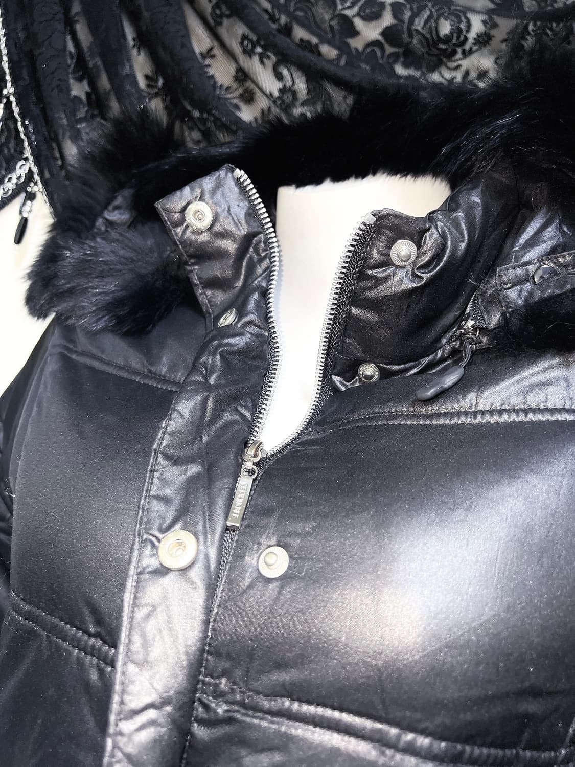 세실맥비 퍼후드 경량패딩 점퍼 자켓 오네갸루 고스펑크 고딕 시부야 00s 상품이미지4