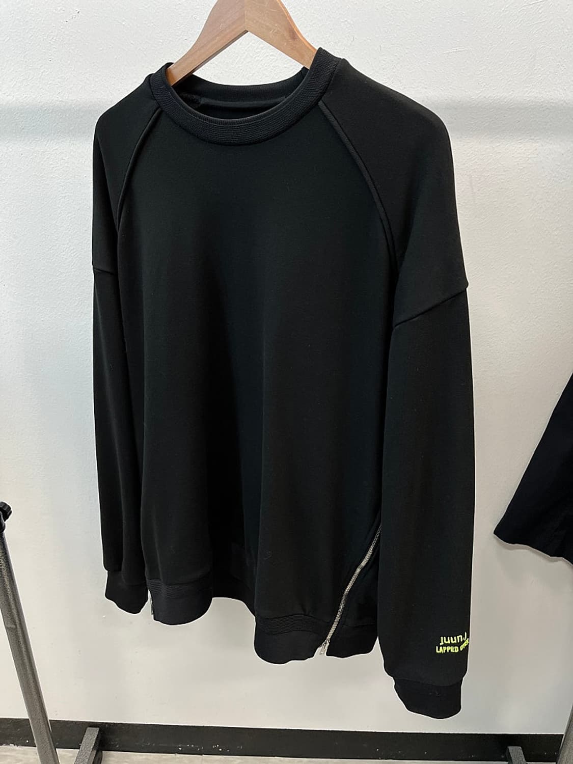 105) 준지 형광 자수 오버 맨투맨  상품이미지1