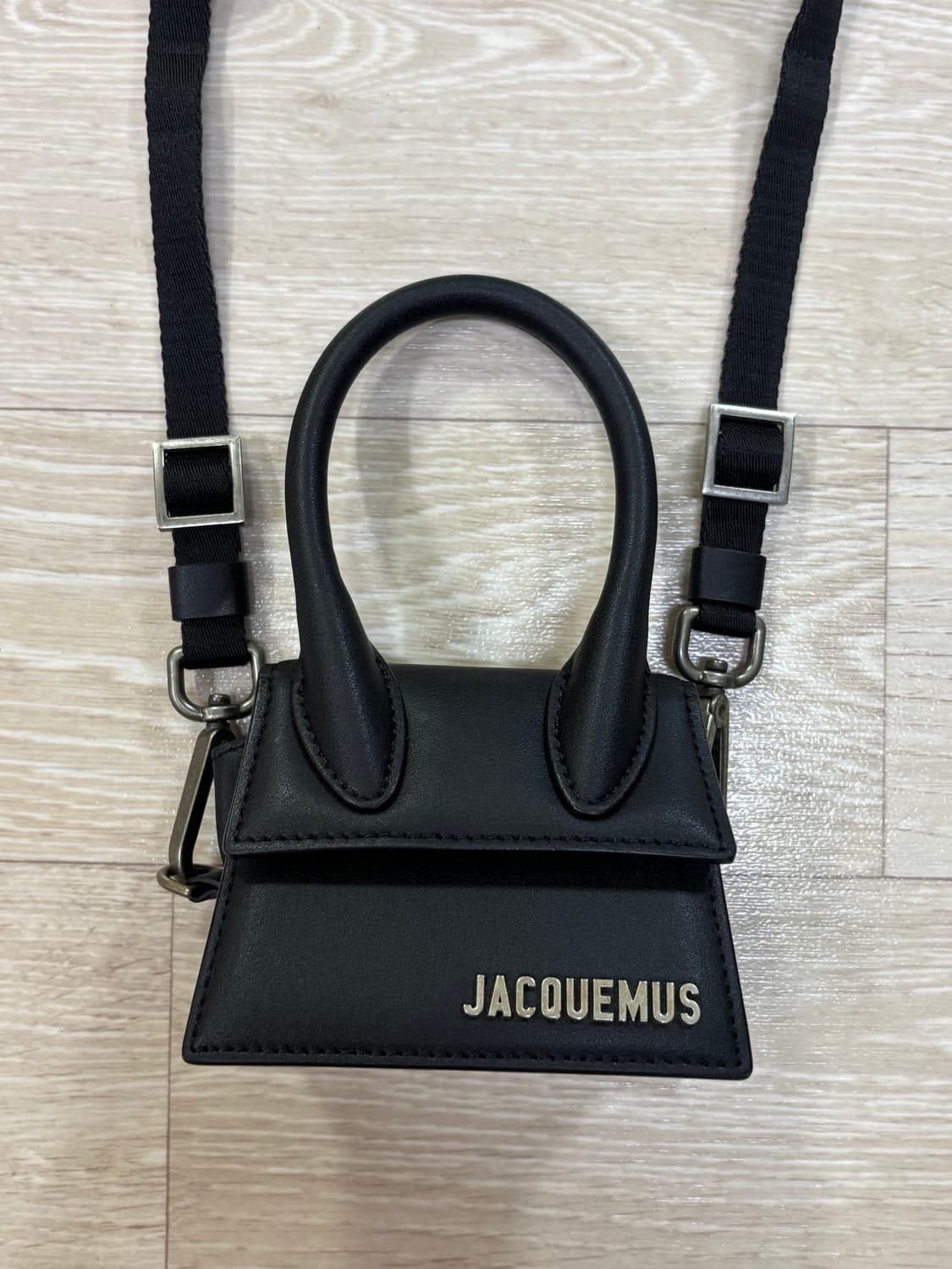 자크뮈스 라 몽타뉴 르 치키토 옴므 매신저백 상품이미지2