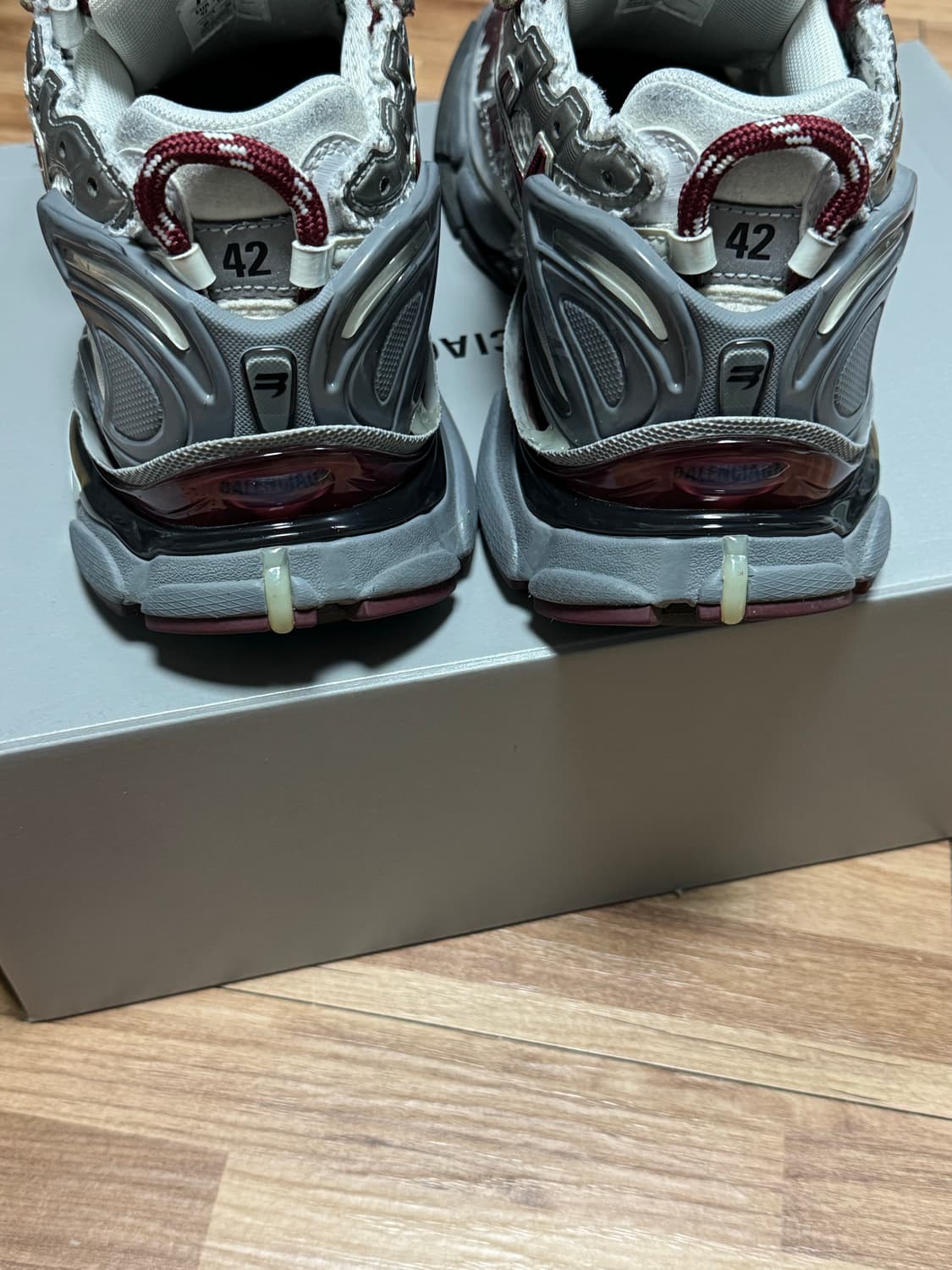 발렌시아가 뉴러너 버건디 42 상품이미지3