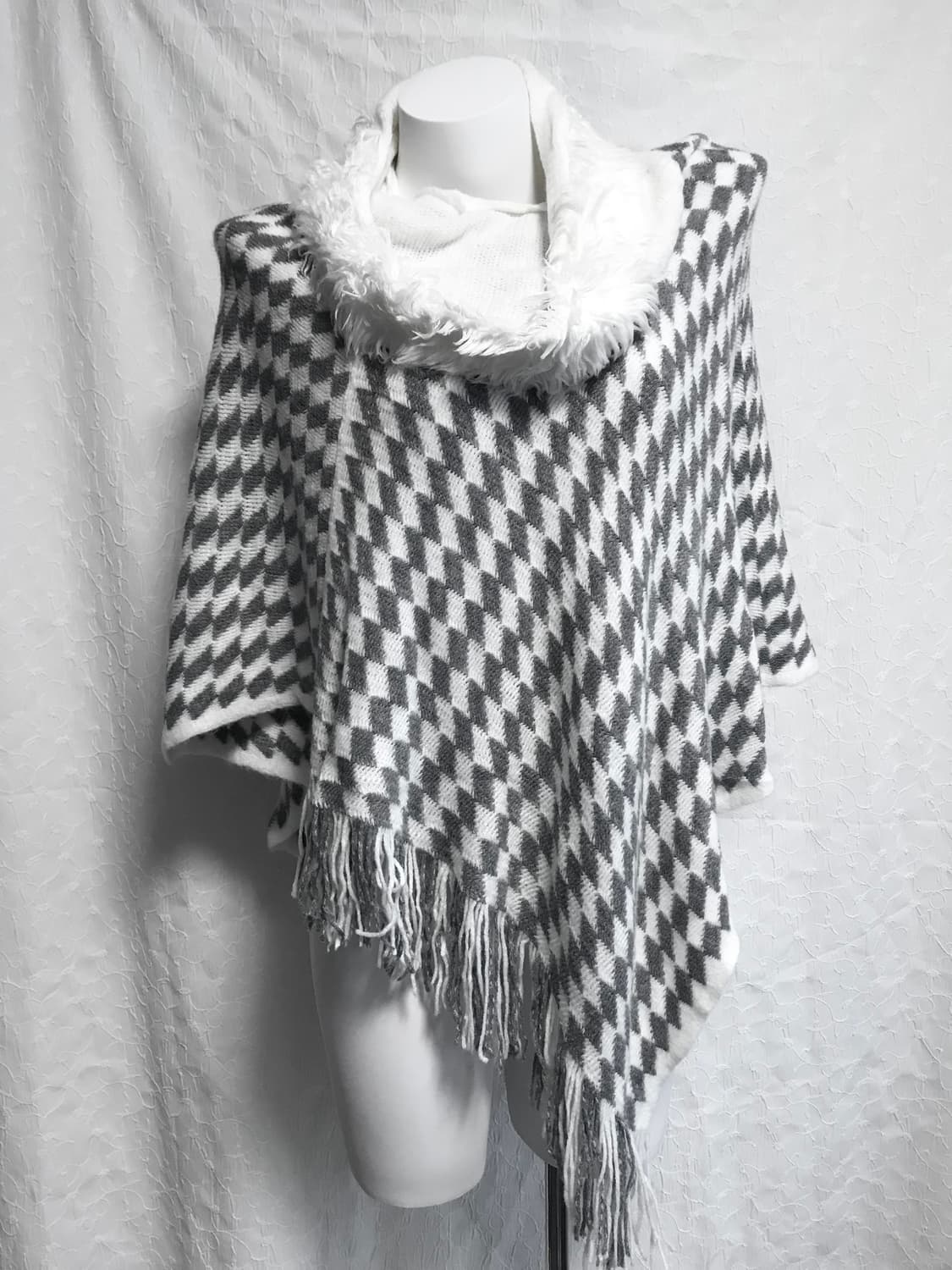 빈티지 그런지 드레이프 테슬 니트 케이프 탑 상품이미지1