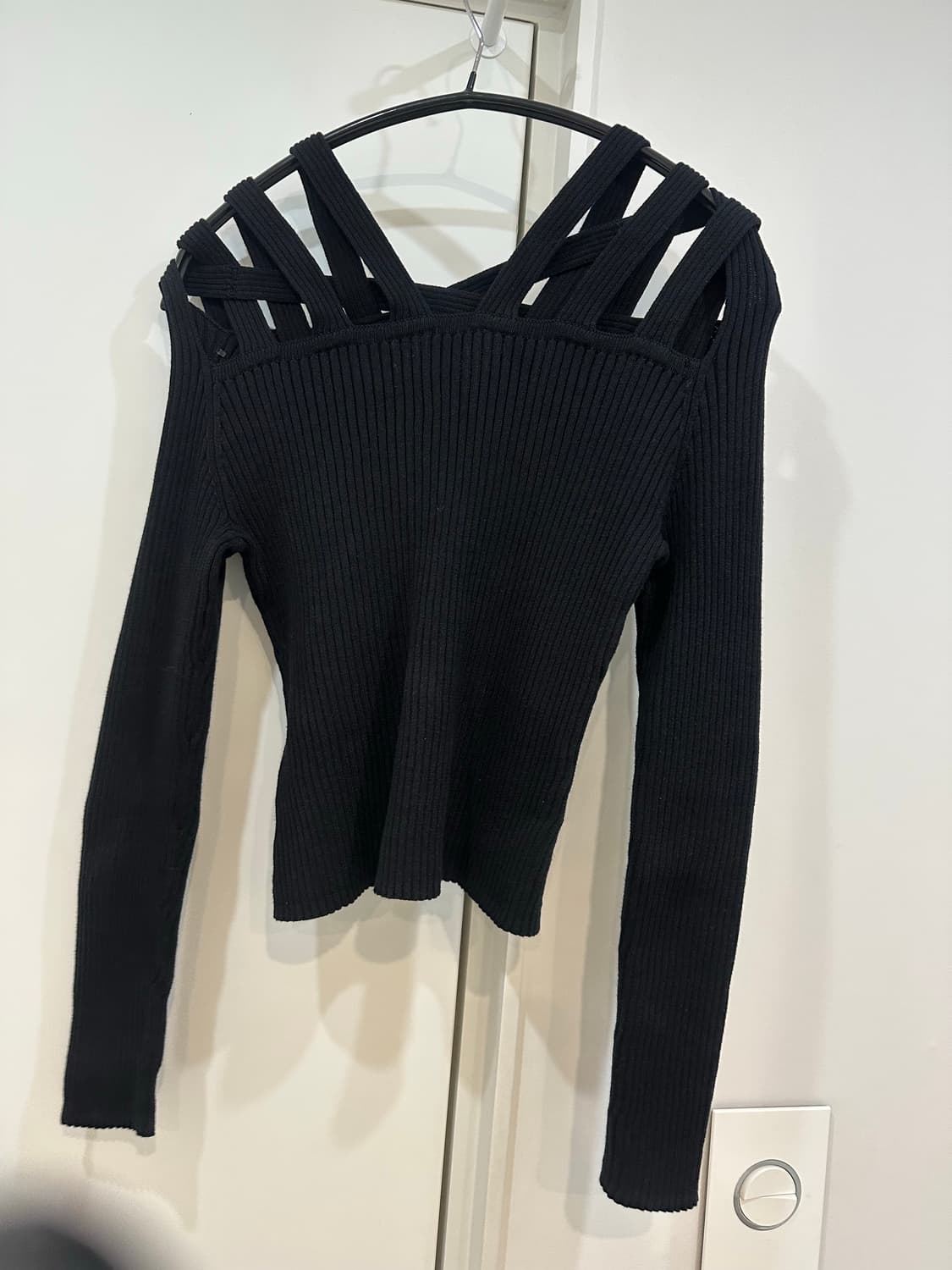 h&m x 글렌마티스 컷아웃 니트탑 M 상품이미지4