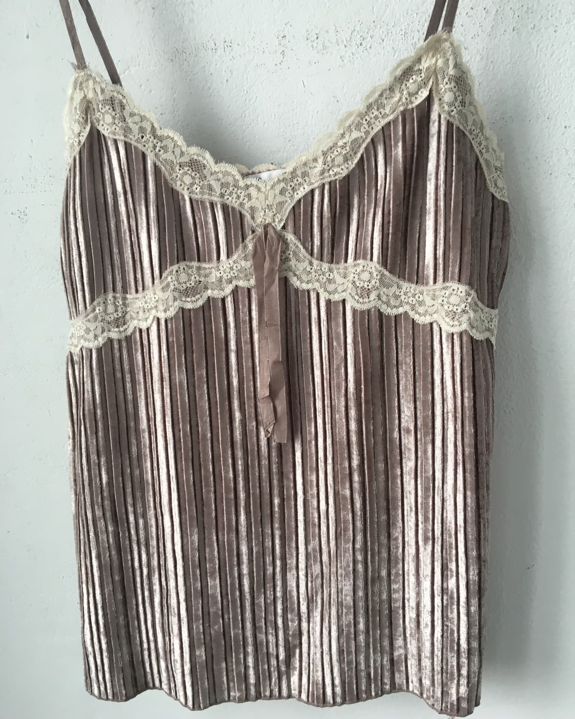 Lace point velvet pleats sleeveless 상품이미지3