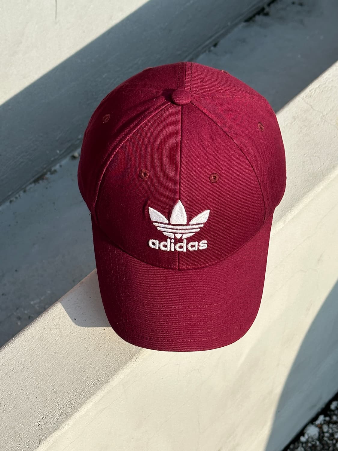 [F] 아디다스 로고 버건디 볼캡 모자 상품이미지1