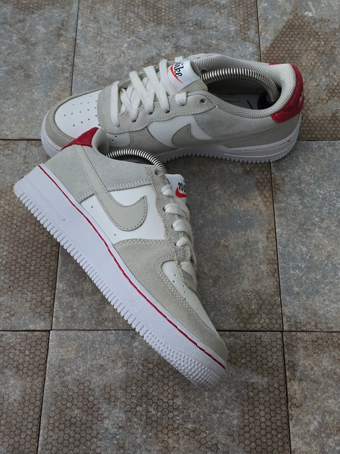 (230)나이키 에어포스 1 lv8 s50 라이트 스톤 상품이미지4