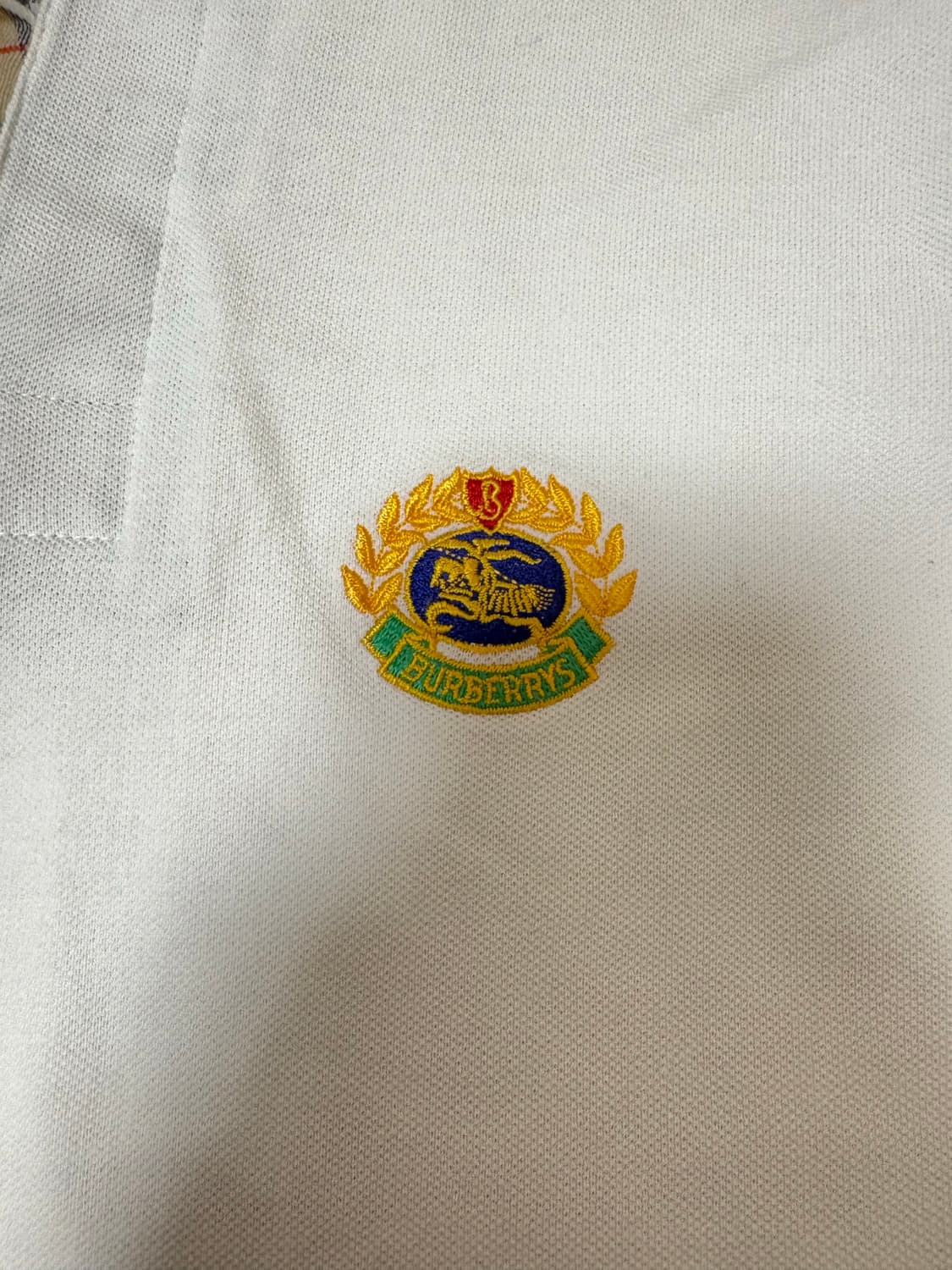 버버리 크레스트 로고 화이트 긴팔 폴로 셔츠 상품이미지3