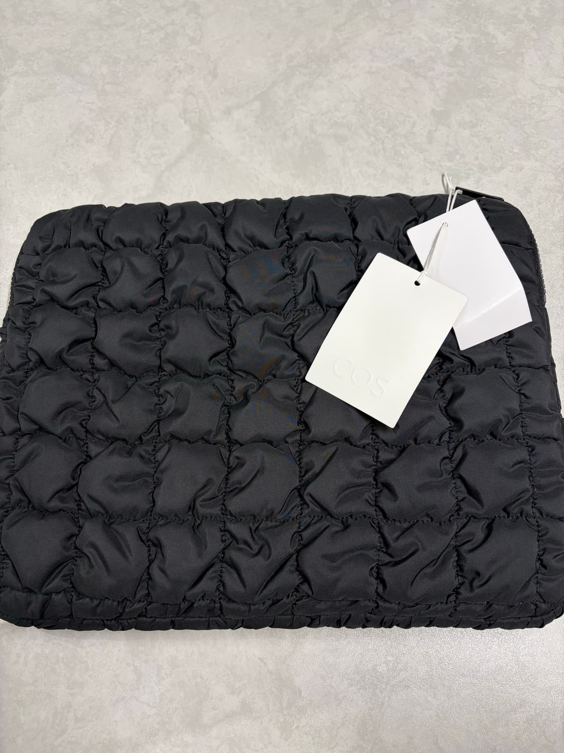 새상품) 코스 퀼팅 노트북 케이스 블랙 컬러 상품이미지1