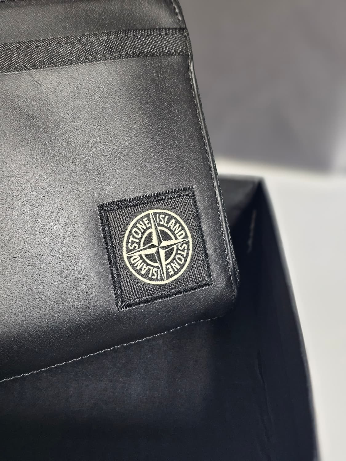 스톤아일랜드 리플렉티브 소가죽 장지갑 (새 상품) 상품이미지4