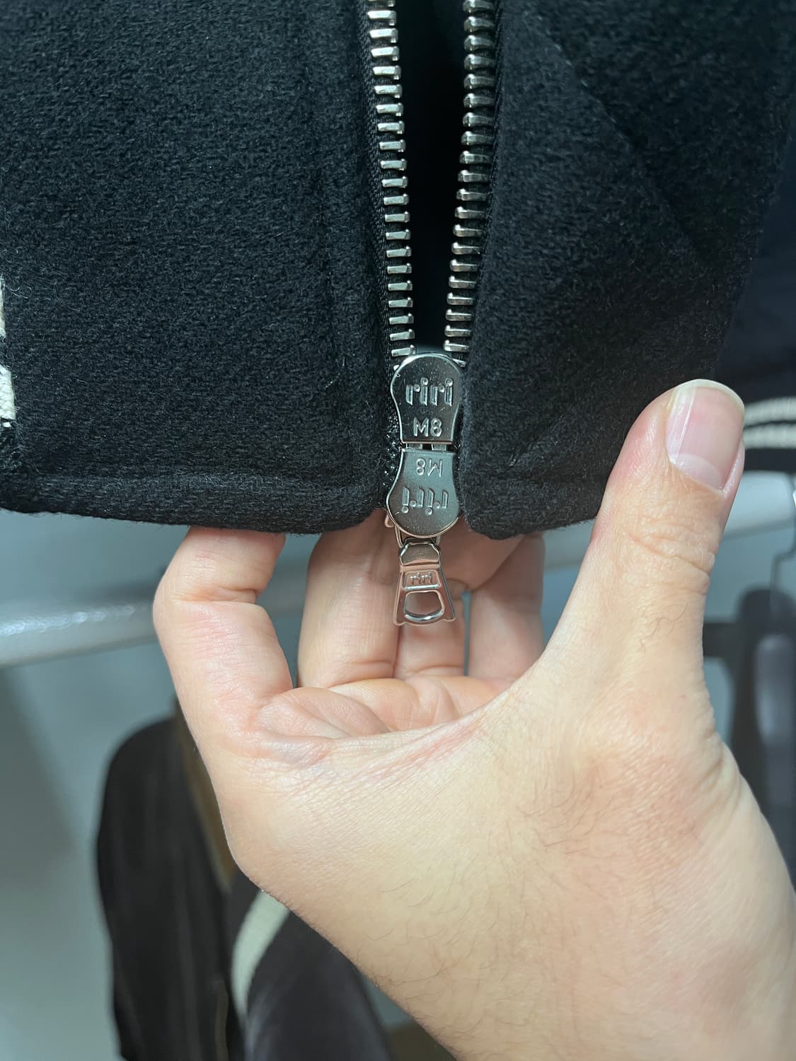 [L] 드리스 반 노튼 백지퍼 봄버 상품이미지6