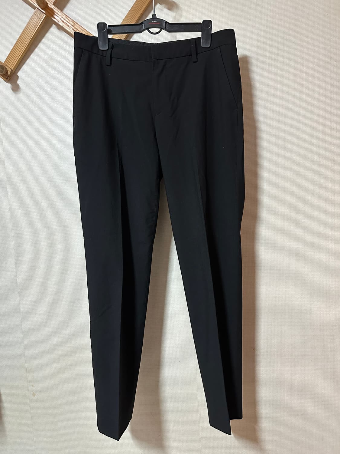 지오다노 쿨맥스 테이퍼드 슬랙스 30사이즈 블랙 색상 상품이미지1