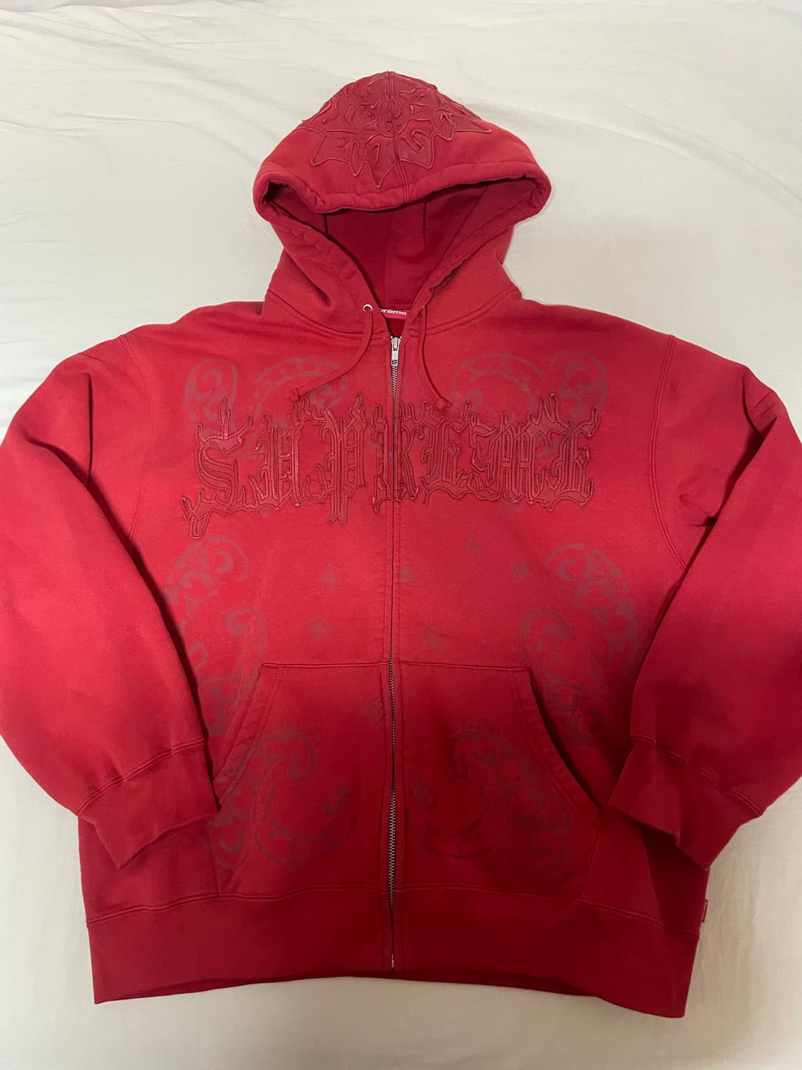 슈프림 레더 아플리케 집업 후드 스웨트셔츠 번트 레드 - 25SS 교환 상품이미지3