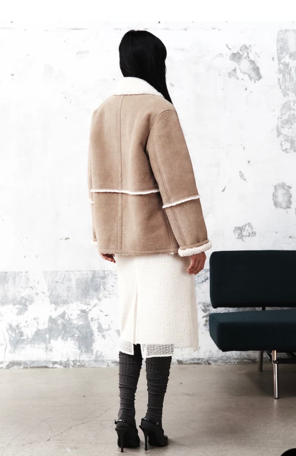 [새상품/택O] 구호플러스 시어링 스웨이드 미디 무스탕자켓 베이지 상품이미지4