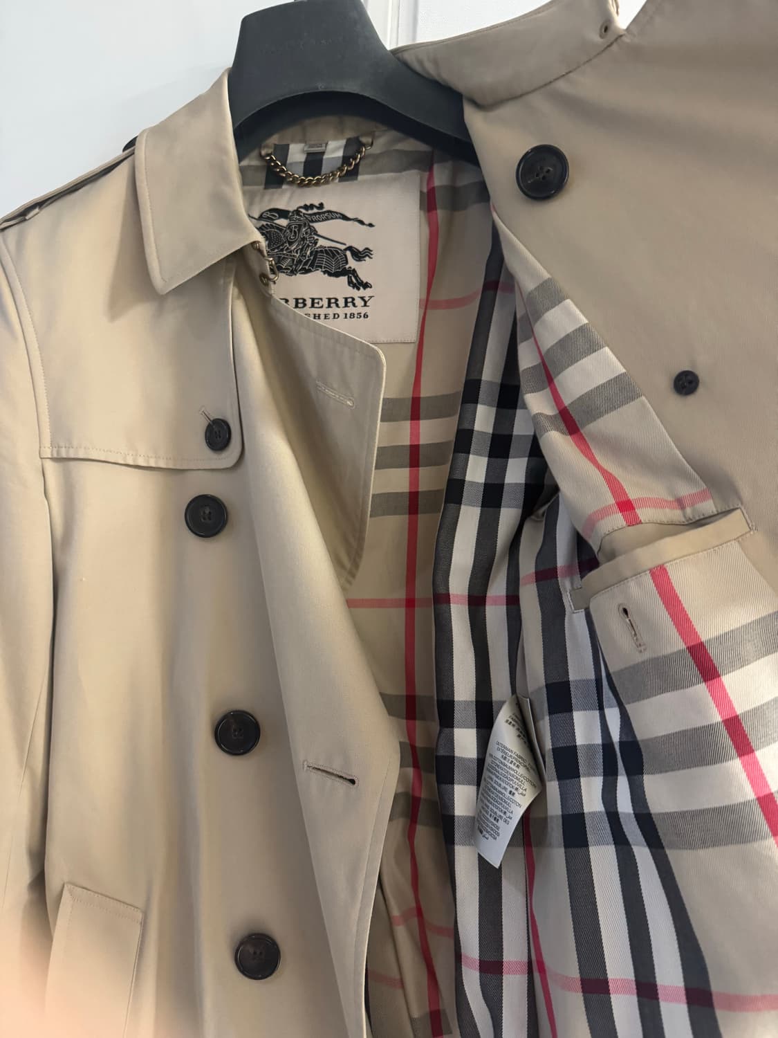 버버리 개버딘 샌딩엄 롱 트렌치 코트 (착샷) 상품이미지2