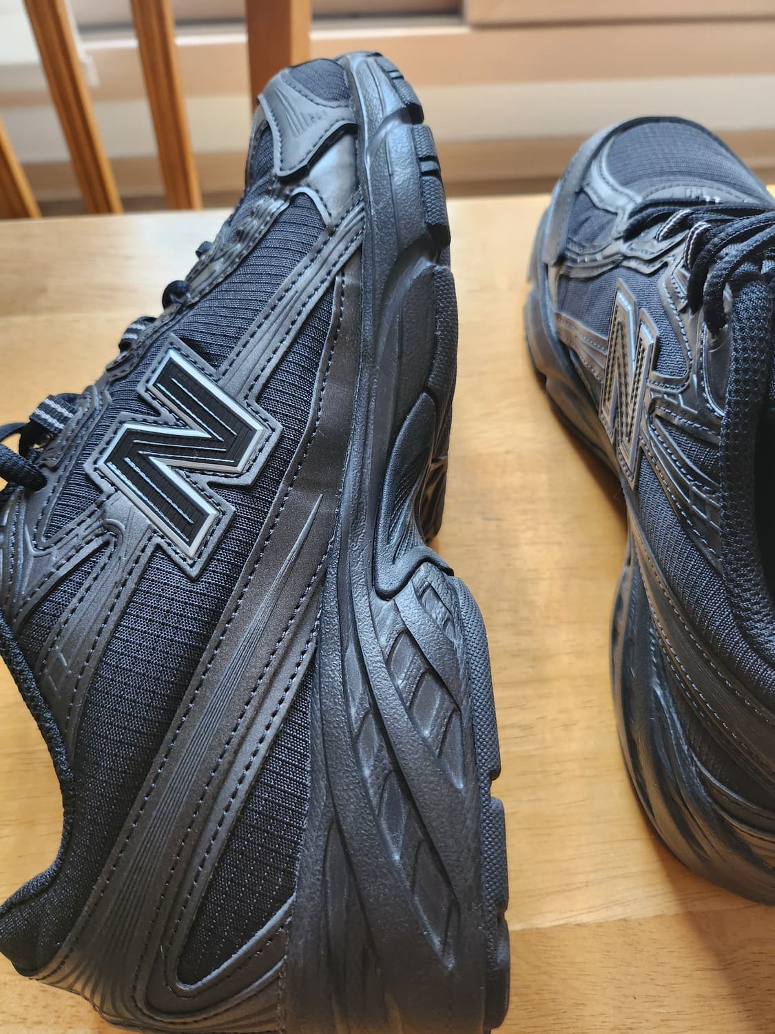 뉴발란스 740 블랙 실버 메탈릭 240 상품이미지3