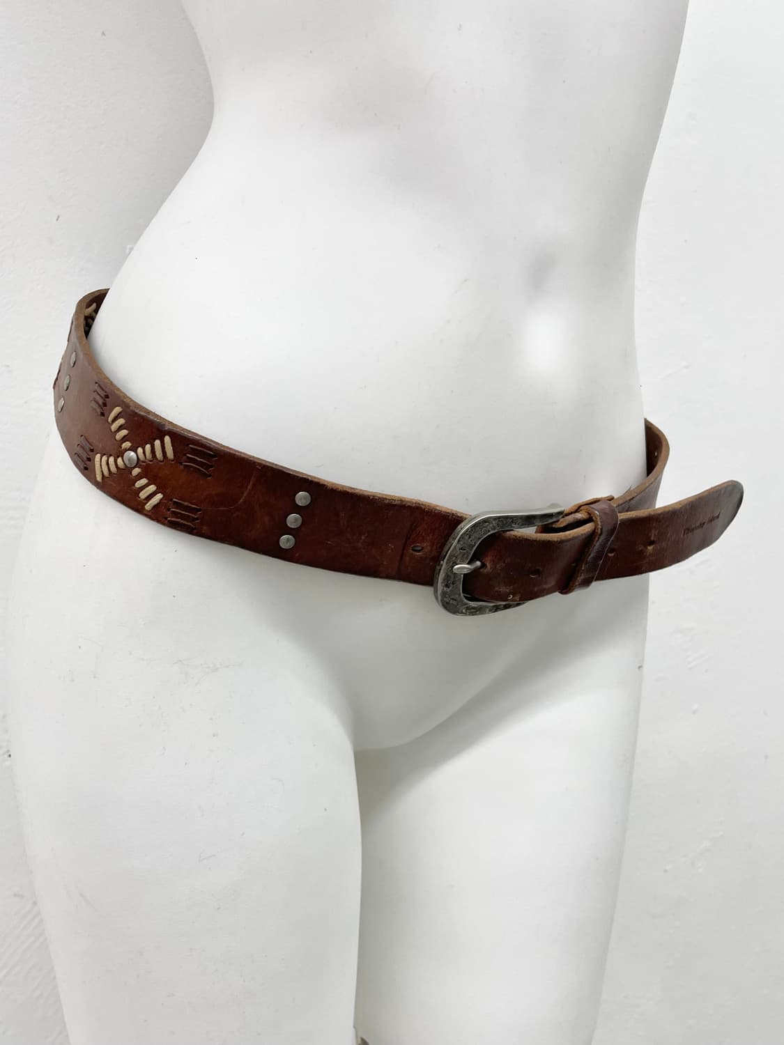 써스데이아일랜드 리얼레더 스티치 버클 벨트 상품이미지3