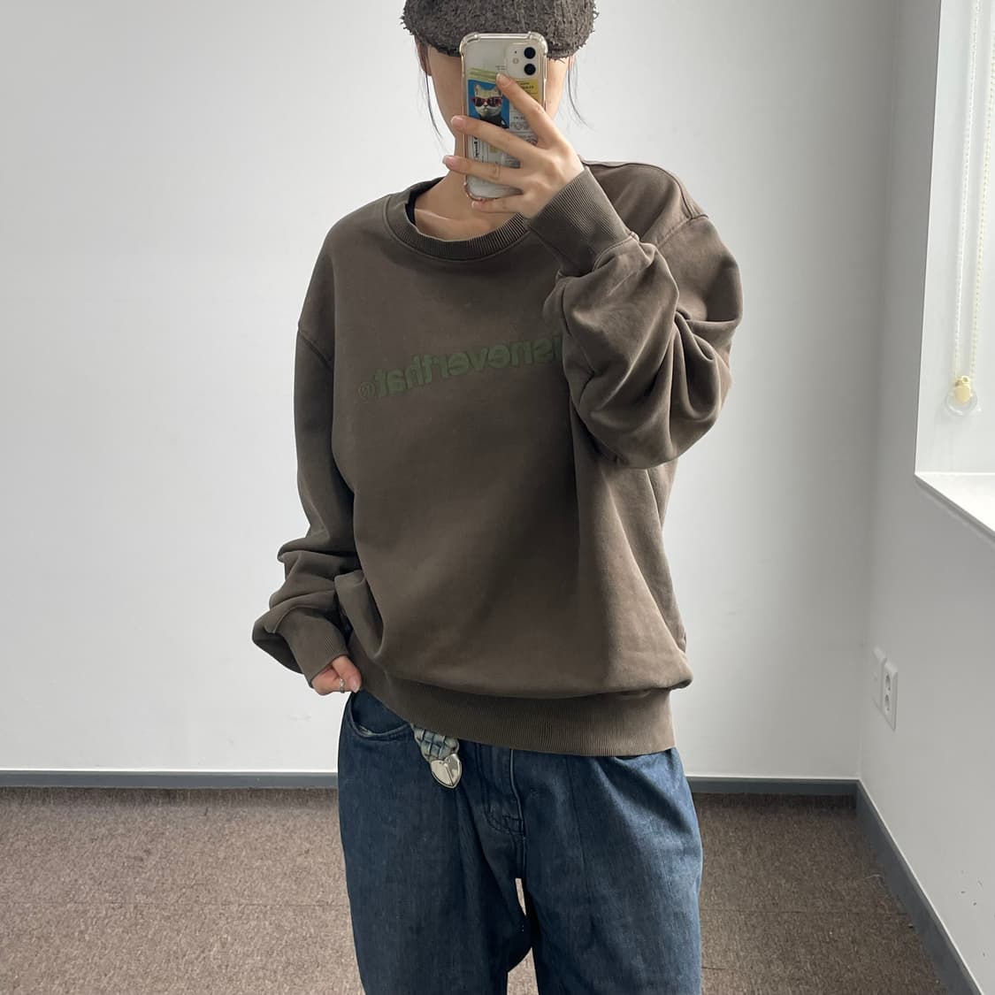 Thisisneverthat 디스이즈네버뎃 카키브라운 맨투맨 상품이미지1