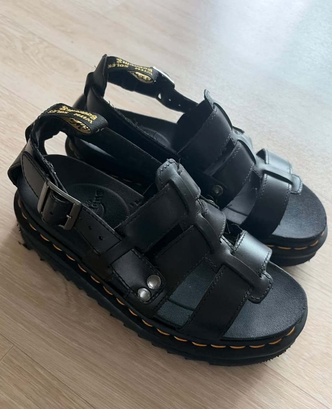 닥터마틴 샌들 상품이미지4