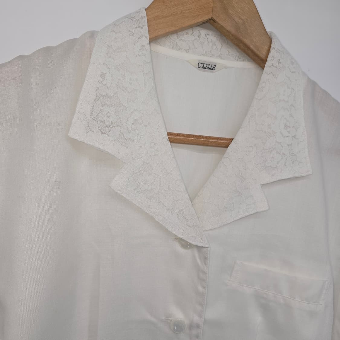 COLELLE 화이트 레이스 칼라 반팔 블라우스 상품이미지2