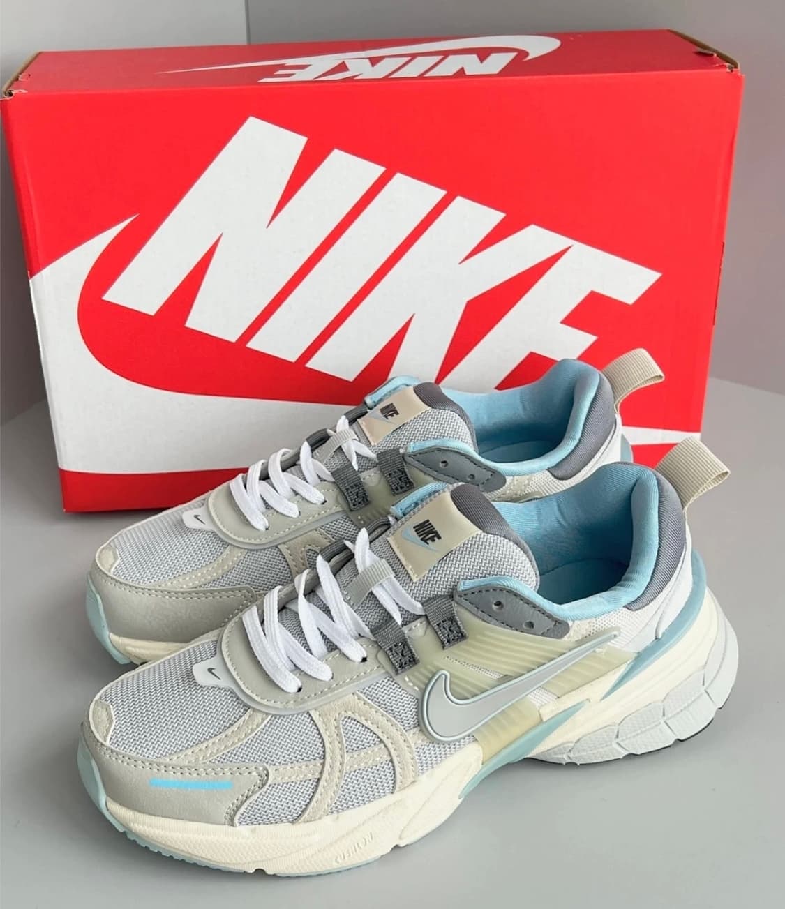 나이키 V2K 런 여자 운동화 245 런닝화 상품이미지1