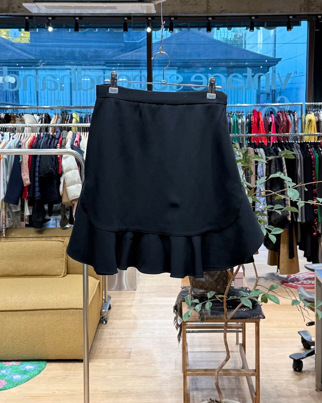 미우미우 블랙 프릴 미니스커트  상품이미지1