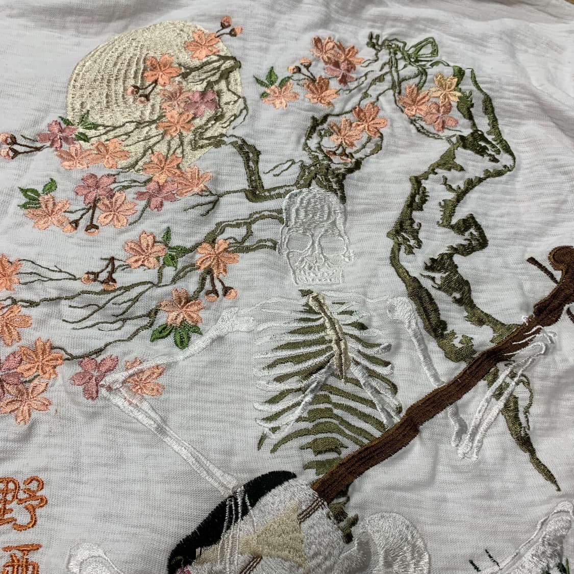 M)하나타비가쿠단 script 오리엔탈 자수 카라티 상품이미지3