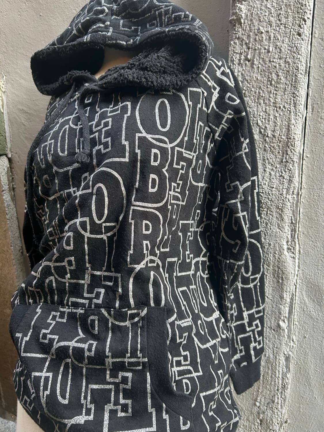 2000s JPN 갸루 실버 프린팅 블랙 후드티 상품이미지2