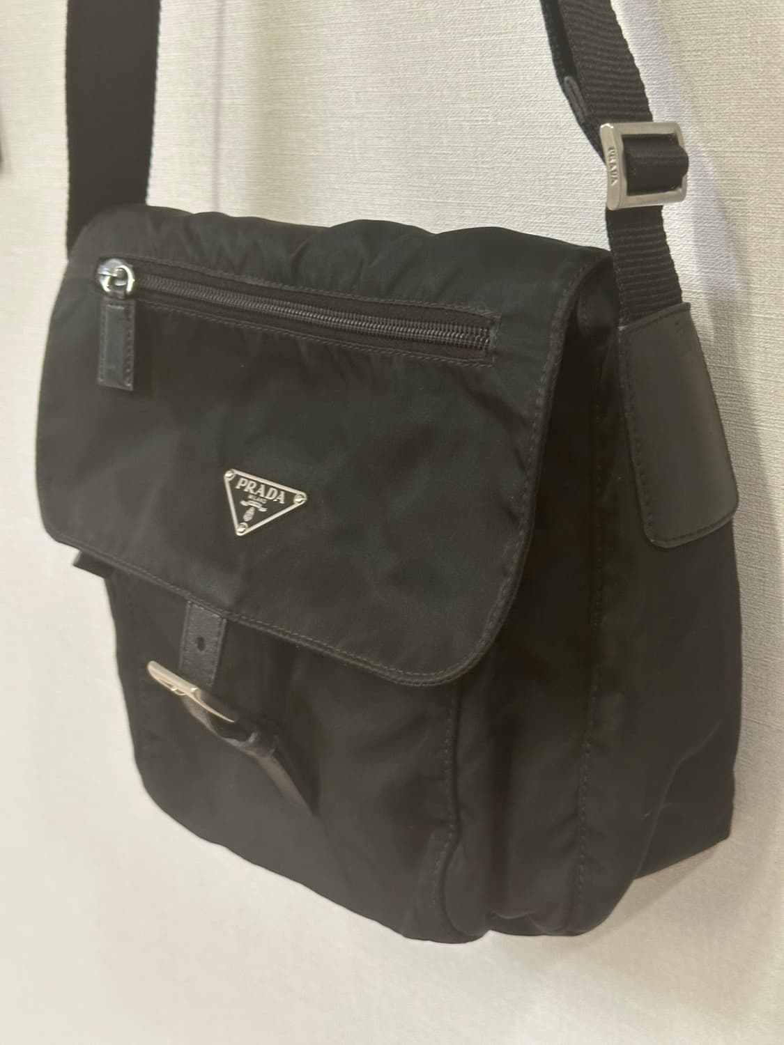 프라다 블랙 버클 메신저백 크로스백 주우재백 상품이미지5