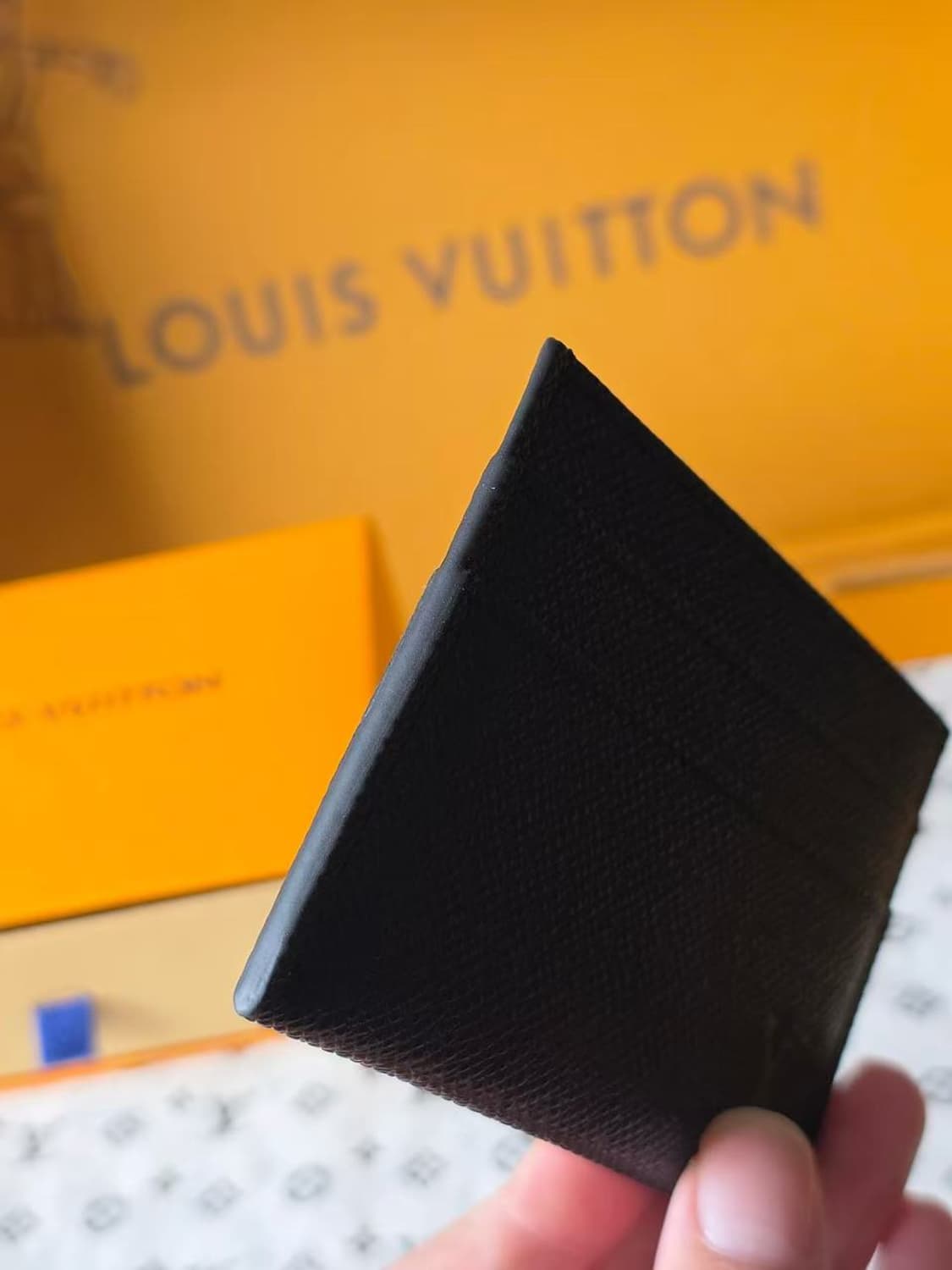 루이비통 더블 카드 홀더 타이가 블랙 상품이미지3