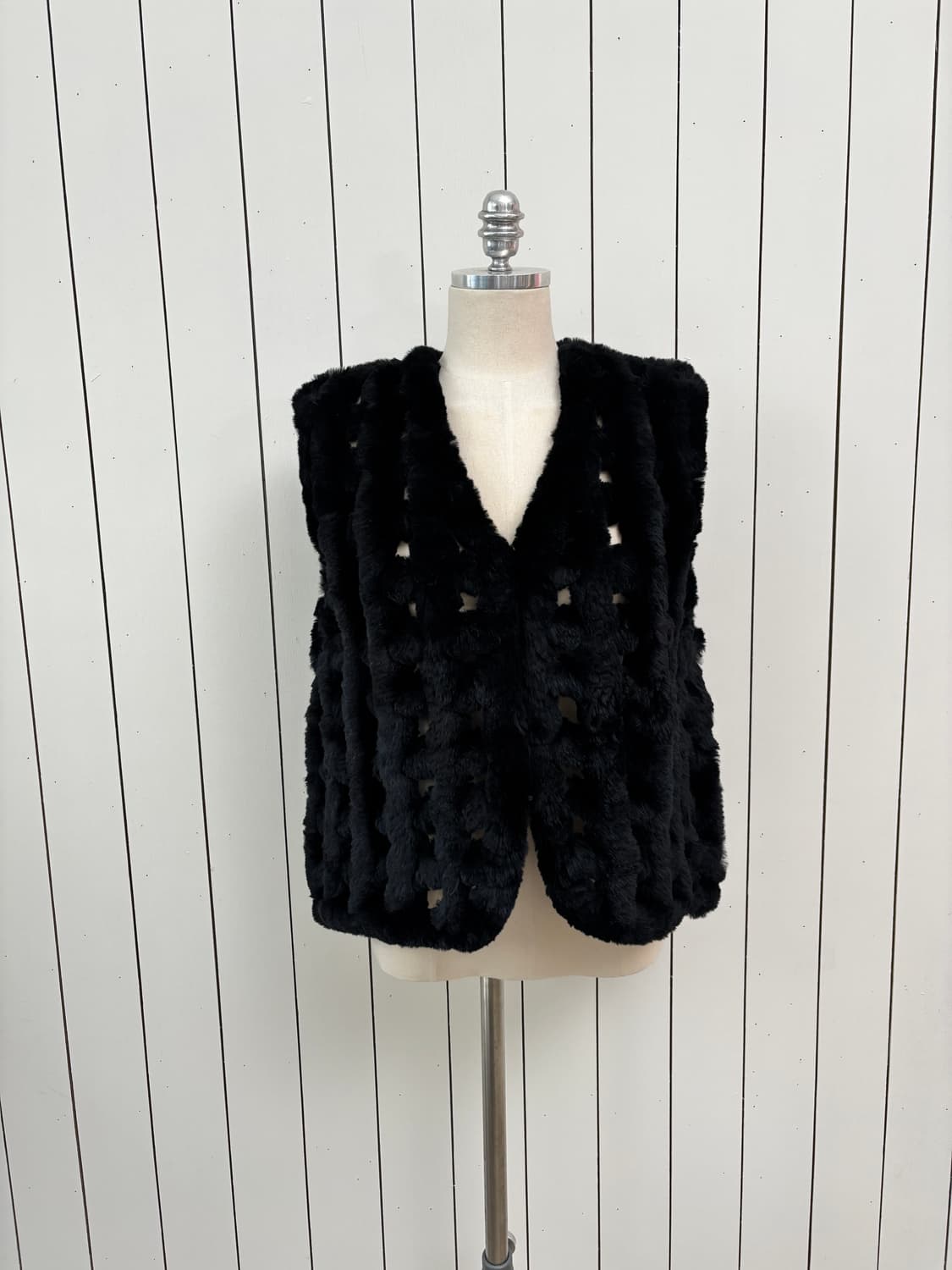 니팅 블랙 래빗 베스트 상품이미지1