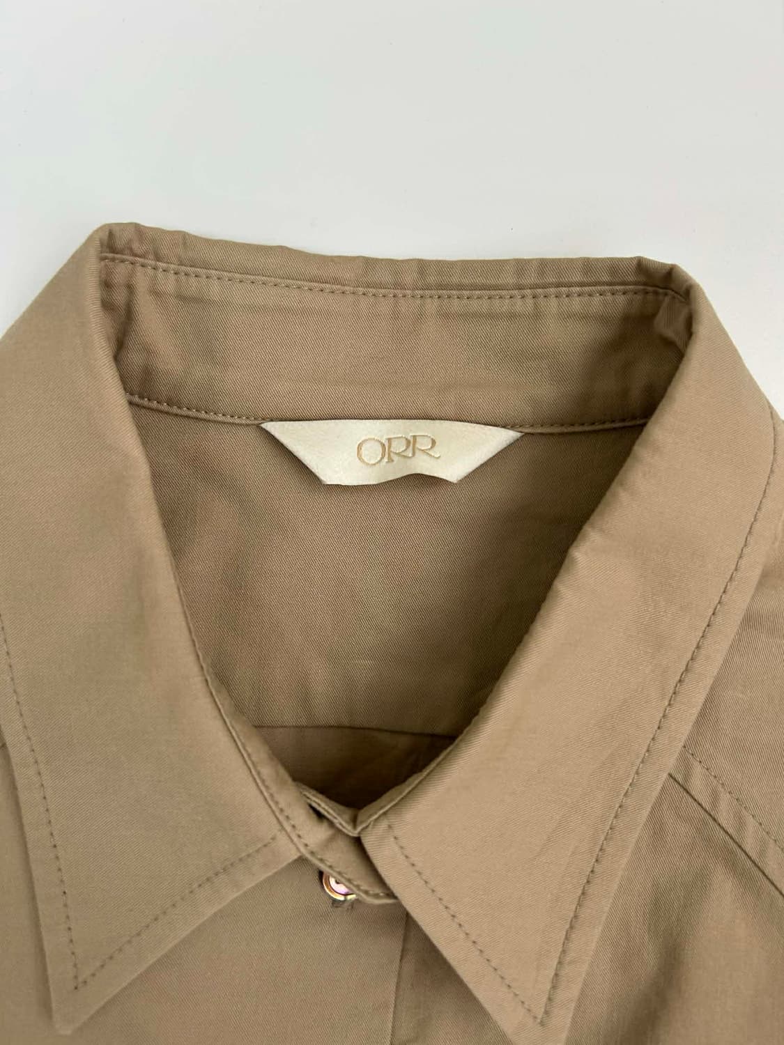 [S]ORR 오르 베이지 백 스트랩 셔츠 상품이미지3