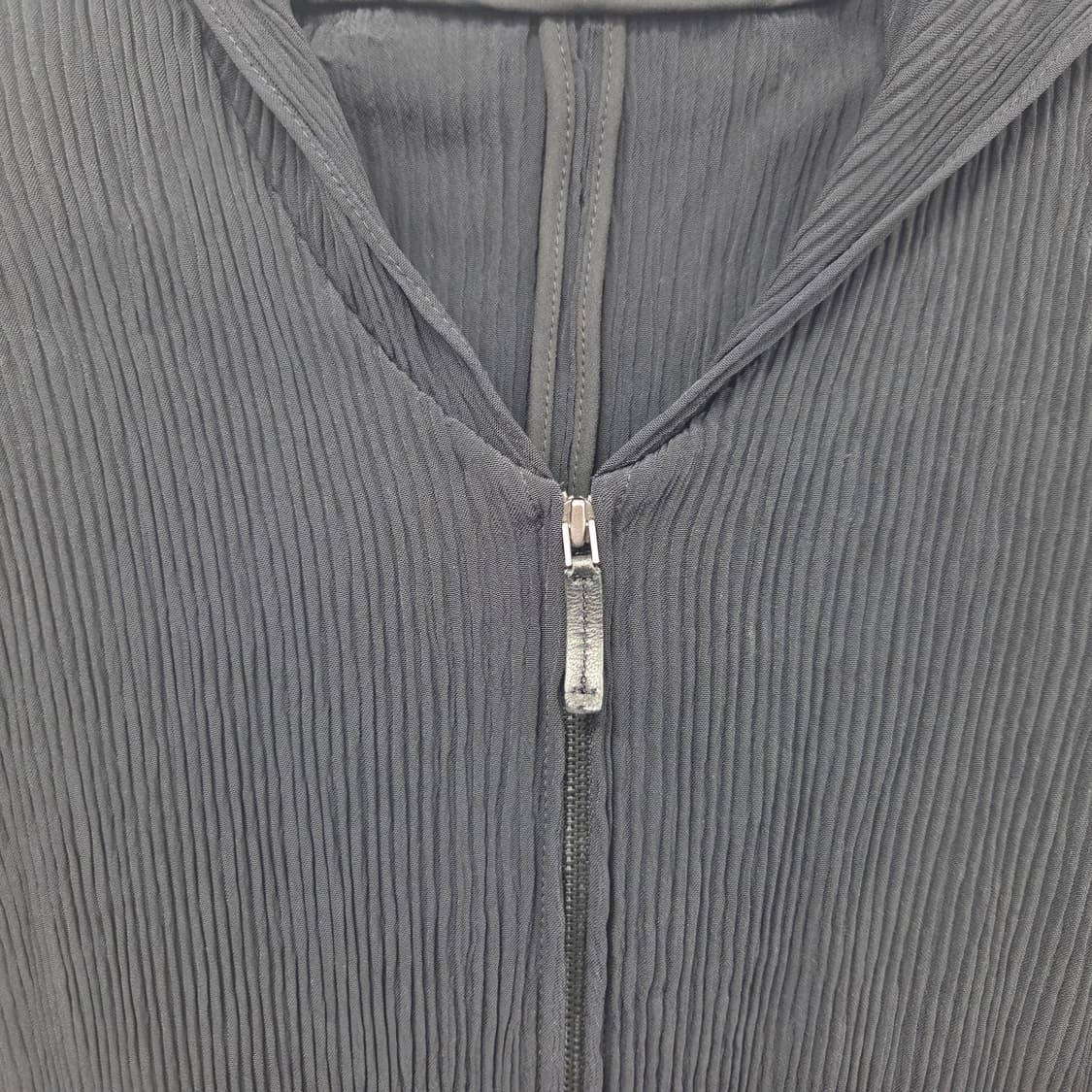 구호 25 신상 크링클 후드 집업 여성 플리츠 자켓 M 블랙 상태좋음 상품이미지3