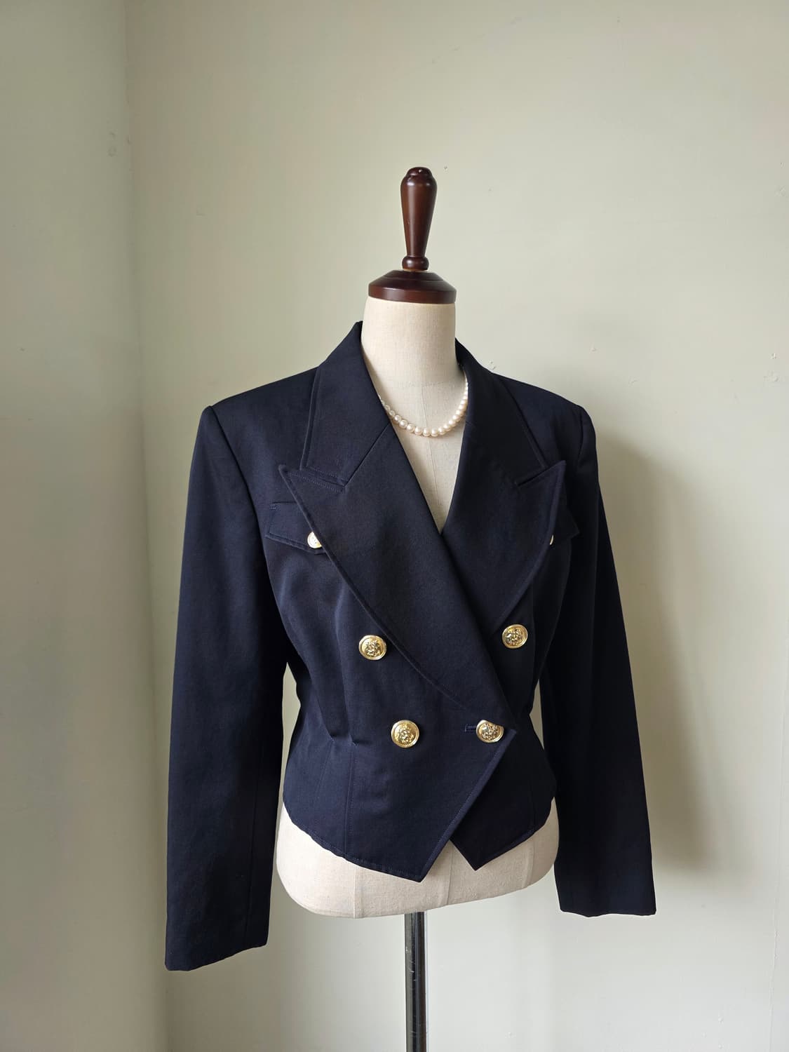 네이비 테일러드 카라 금장 더블 자켓 상품이미지2